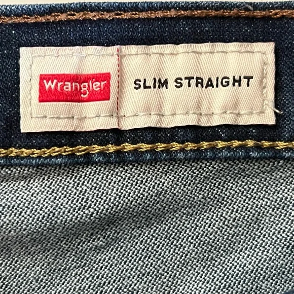 Wrangler Slim Straight Dark Blue Jeans Size 33x30 Like New - Picture 4 of 7